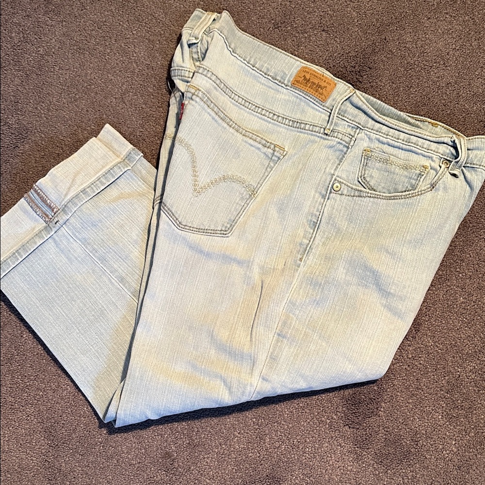 Levi’s Blue Denim Capri Jeans